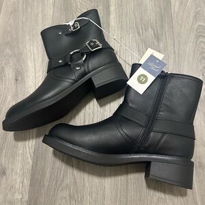 Universal thread black boots sz 11 nwt no box